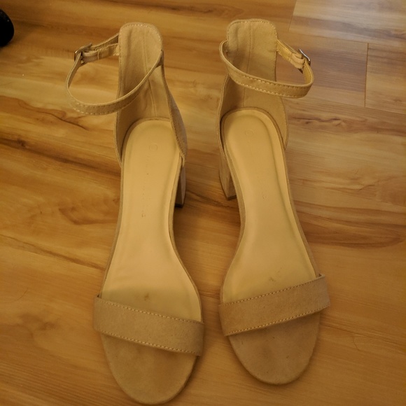 Tan strappy heels - Picture 4 of 6